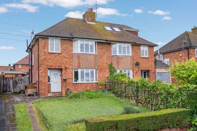 Cherwell Road, Bourne End SL8 5NB, photo 1