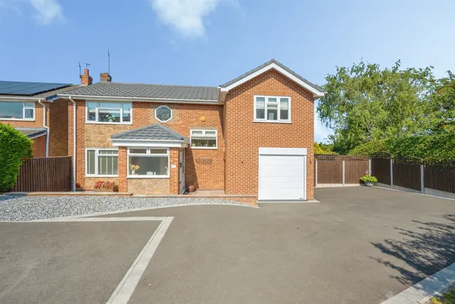 Photo 2 — Hazel Close, Findern, Derby