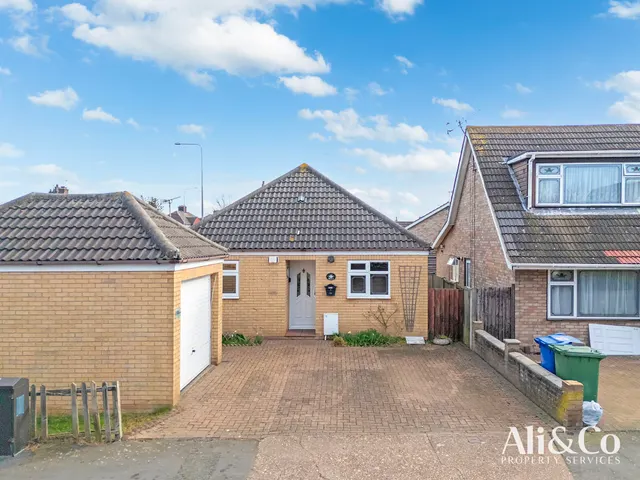 Photo 2 — Grays, Essex, RM17 5QT