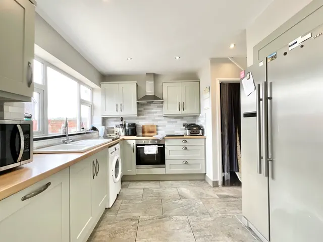 Cranberry Avenue, Checkley, ST10, photo 2