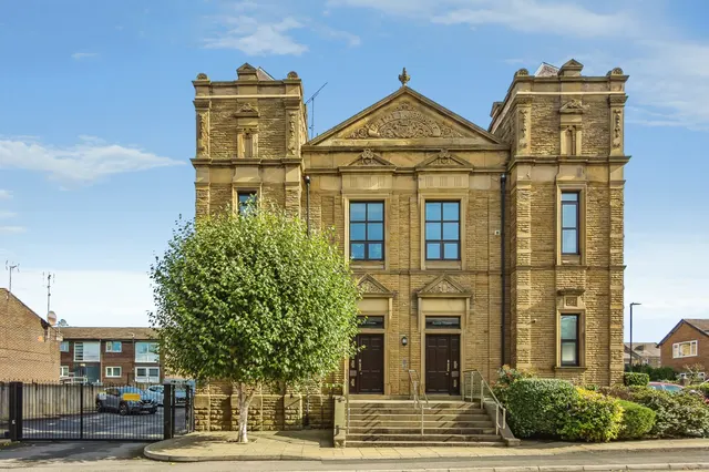 Commercial Street, Morley, LS27, photo 1