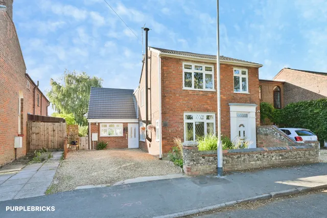Edinburgh Walk, Holbeach, PE12, photo 1