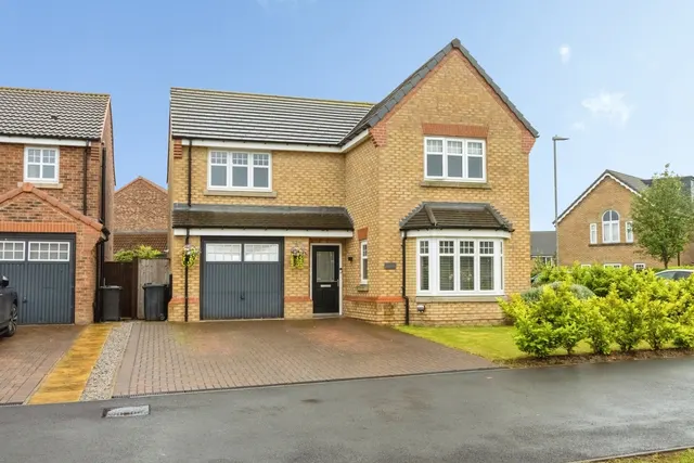 Amberwood Chase, Dewsbury, West Yorkshire, WF12, photo 1