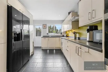 Colston Avenue, Carshalton, photo 2