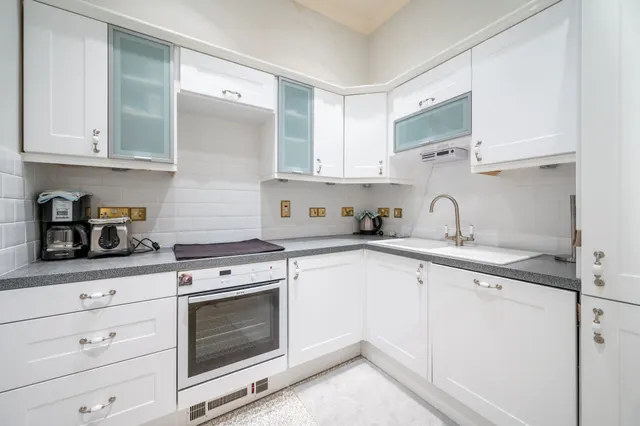 Photo 3 — Flat 12, 34-36 Clarges Street, London