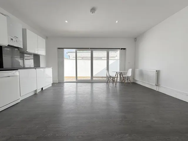 Pinner Road, Northwood, HA6, photo 1