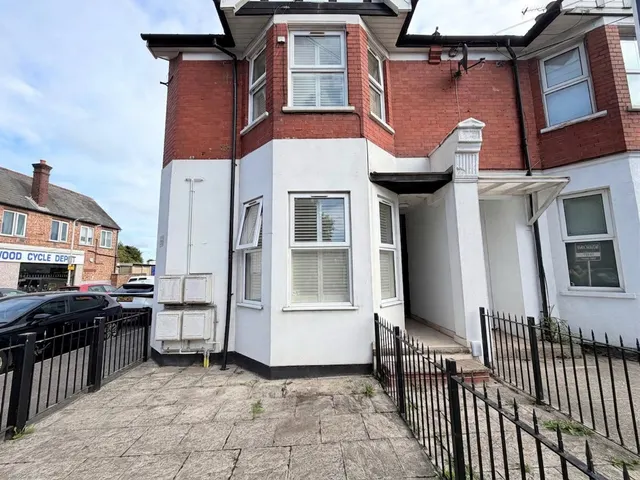 Pinner Road, Northwood, HA6, photo 3