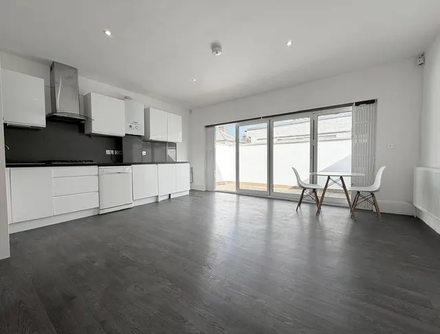 Pinner Road, Northwood, HA6, photo 2
