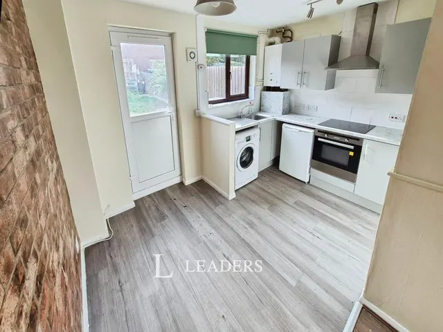 Field Lane, Greenleys, MK12, photo 3