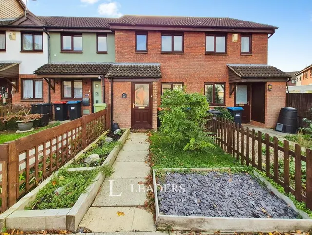 2 bedroom house, Field Lane, Greenleys, MK12