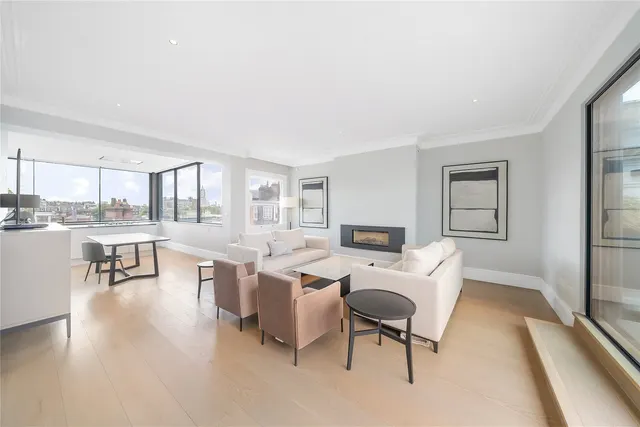 Photo 3 — De Vere Gardens, London, W8