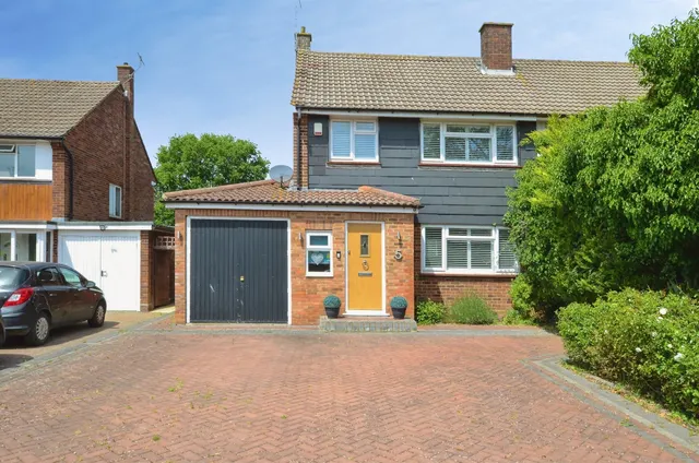 Farm Way, Bushey, photo 1