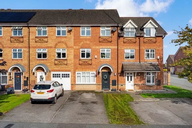 Elstree Court, Widnes, WA8, photo 1