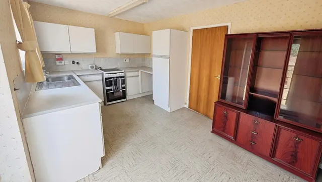 Longs Drive, Yate, BS37, photo 2