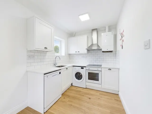 Photo 2 — 11b Henley Place, Gloucester, GL1 5EF