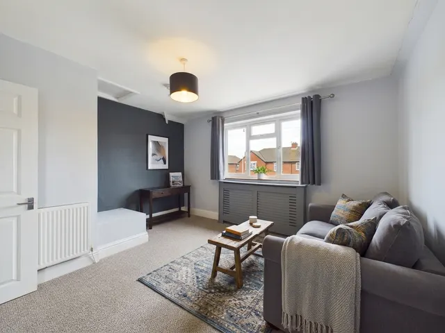 Photo 3 — 11b Henley Place, Gloucester, GL1 5EF