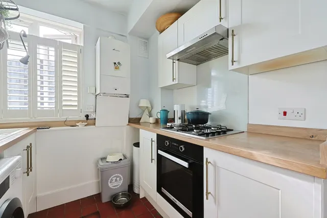 Rawson Street, London, SW11, photo 2