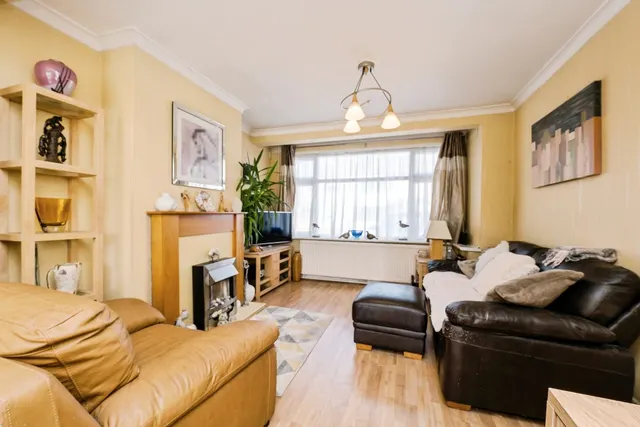 Photo 2 — Eaton Drive, Romford, RM5