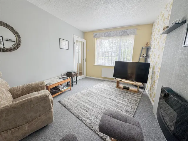 Photo 3 — Ashdown Road, Bexhill-On-Sea, TN40 1SF