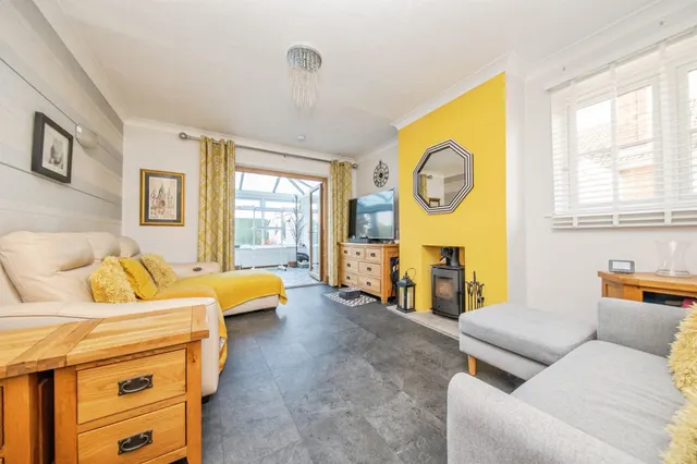 Photo 3 — Grenfell Avenue, Holland-On-Sea, Clacton-On-Sea