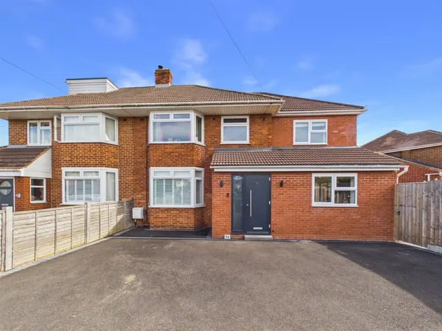 Richmond Gardens, Longlevens, photo 1