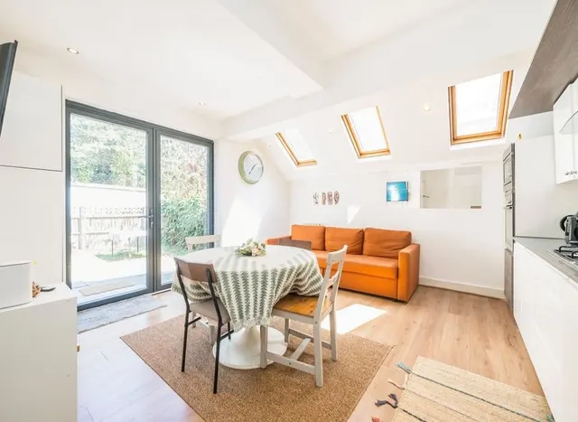 Photo 2 — Silver Crescent, Chiswick, W4