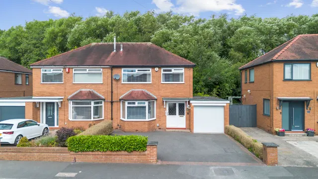 Kirkham Road, Leigh, WN7 3UQ, photo 1