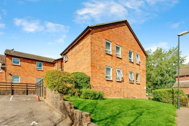 Hillingdale, Crawley, photo 1