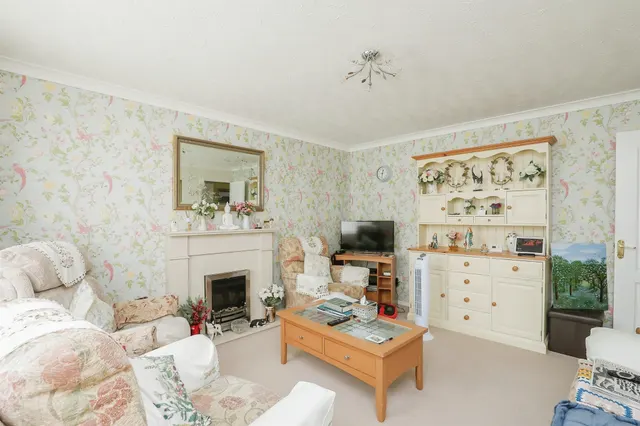 Photo 2 — Gwyn Crescent, Fakenham
