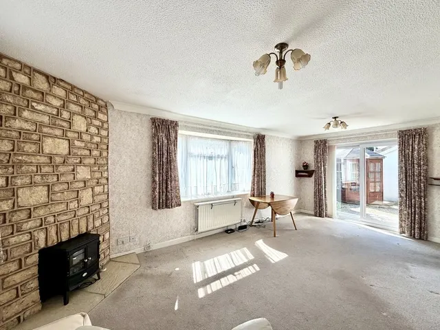 Keevil Avenue, Calne, photo 2