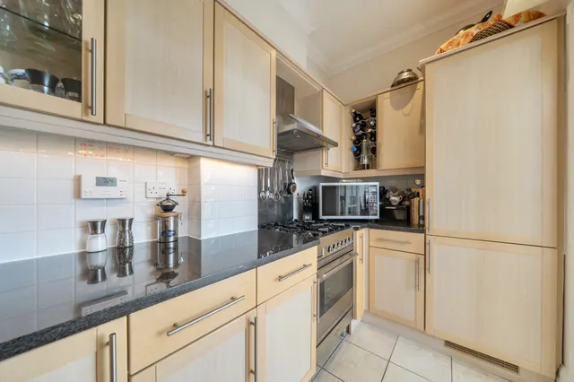Coopers Hill Road, Redhill, RH1, photo 3