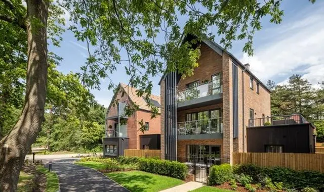 Brooklands Grove, Weybridge, KT13, photo 1