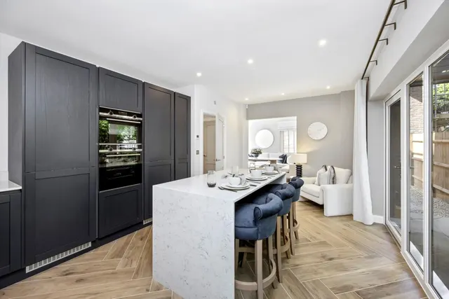 Brooklands Grove, Weybridge, KT13, photo 3