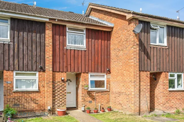 Oakfield, Woking, Surrey, photo 1
