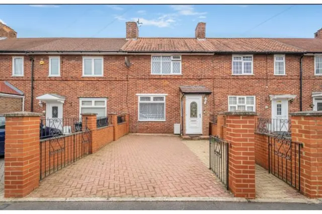 Evesham Road, Morden, photo 1