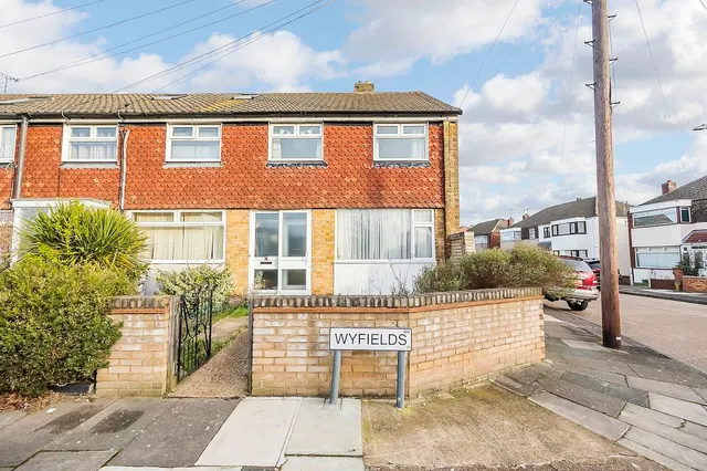 Wyfields, Ilford, Essex, IG5 0XJ, photo 1