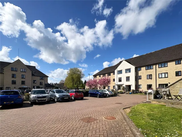 Trafalgar Road, Cirencester, GL7, photo 1