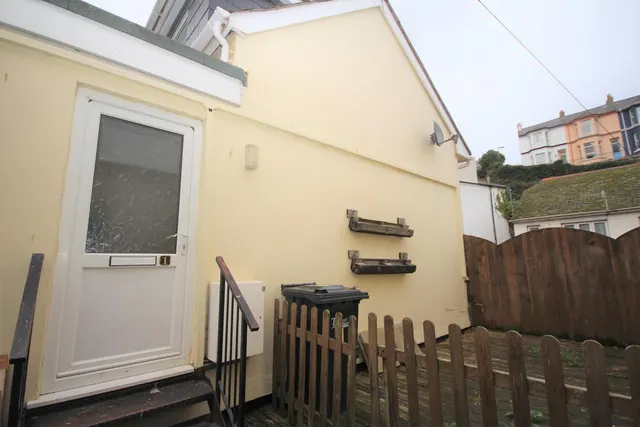 Glenmore Road, photo 1