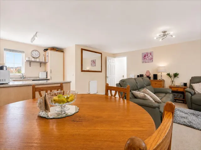 Lancaster Way, Repton Park, photo 1