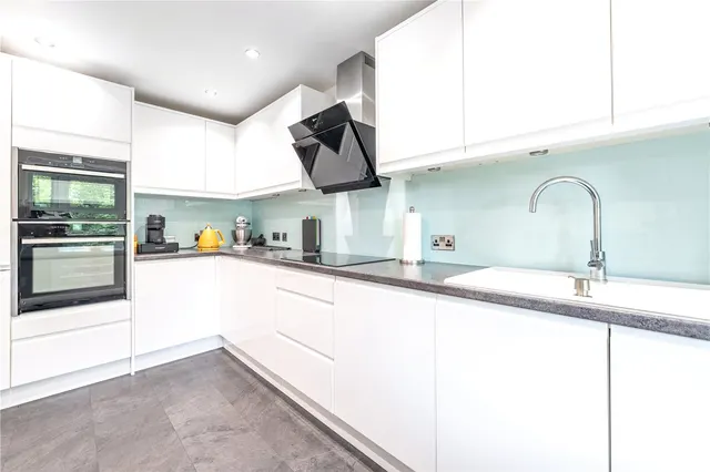 Photo 3 — Hampton Road, Teddington, TW11 0JX