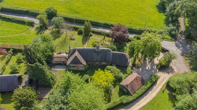 Photo 2 — Ecchinswell, Newbury, Berkshire, RG20 4TT