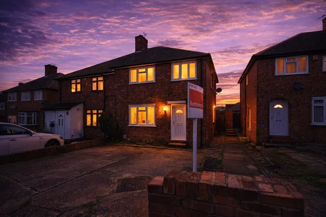 Photo 2 — Warden Avenue, Romford, RM5