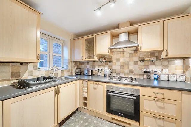 Photo 3 — Woodfield Road, Thames Ditton, KT7