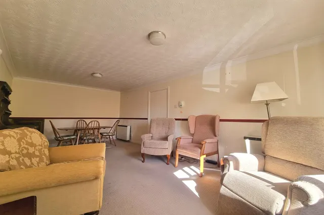 Parklands Charlton Drive, Sale, photo 3