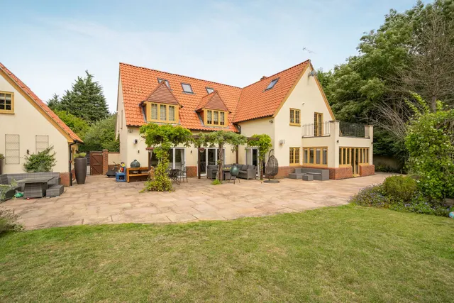 Chinnor Road, High Wycombe, HP14, photo 3