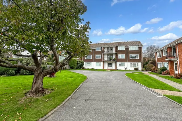 Rustington, Littlehampton, BN16, photo 1