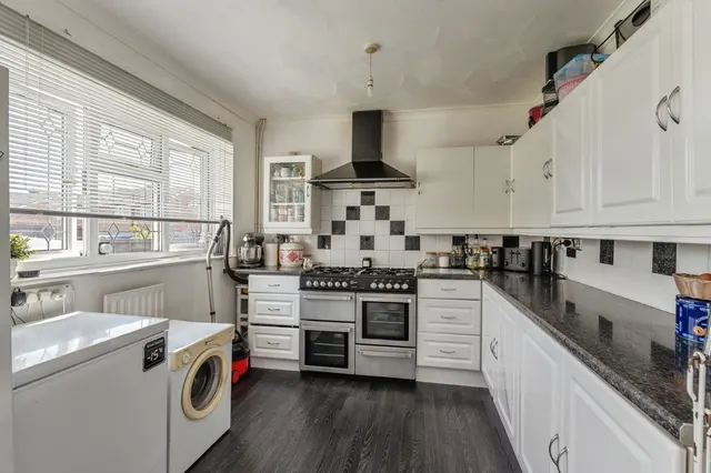 Toft Avenue, Grays, RM17, photo 3