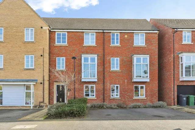 Molyneux Square, Peterborough, PE7, photo 3