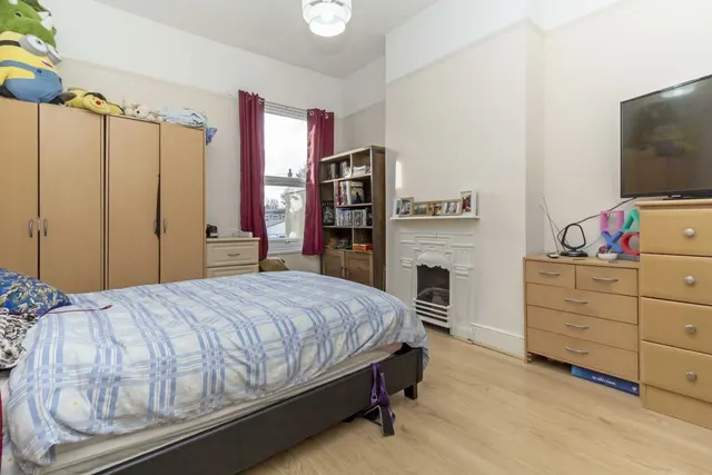 Stanley Road, TW11, photo 2