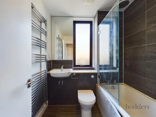 Hanworth Lane, Chertsey, KT16, photo 3